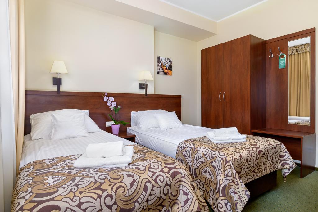 Hotel Zielony Poznań Buitenkant foto