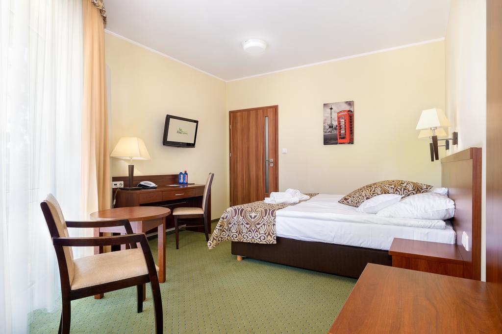 Hotel Zielony Poznań Buitenkant foto