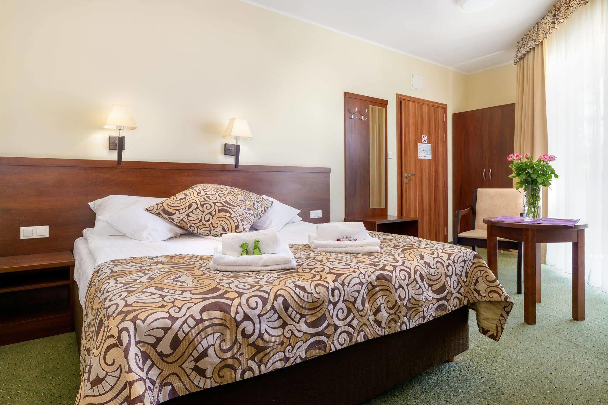 Hotel Zielony Poznań Buitenkant foto