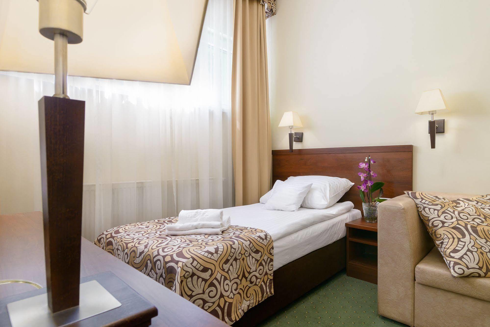 Hotel Zielony Poznań Buitenkant foto