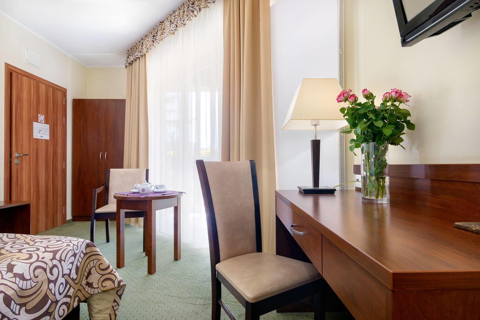 Hotel Zielony Poznań Buitenkant foto