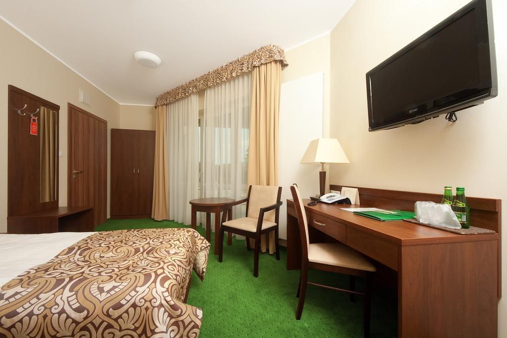 Hotel Zielony Poznań Buitenkant foto