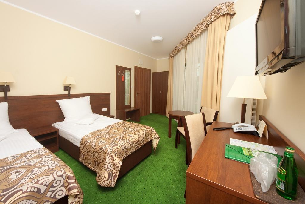 Hotel Zielony Poznań Buitenkant foto
